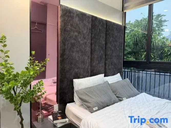 Studio with balcony and with city view