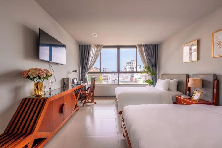 Classic Twin room with city view