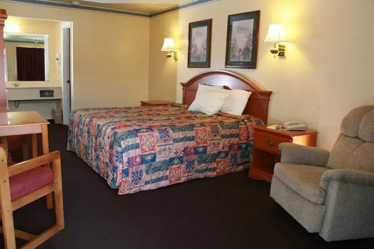 Claremore Motor Inn