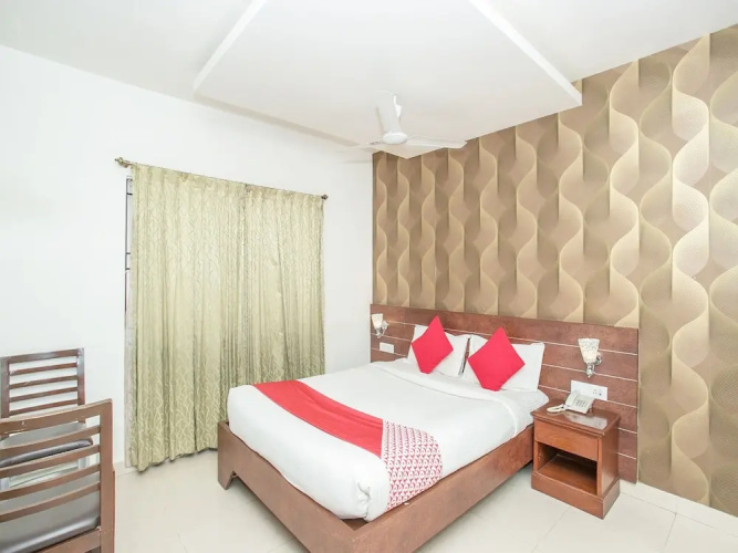 OYO 3242 Hotel Status Executive Room's