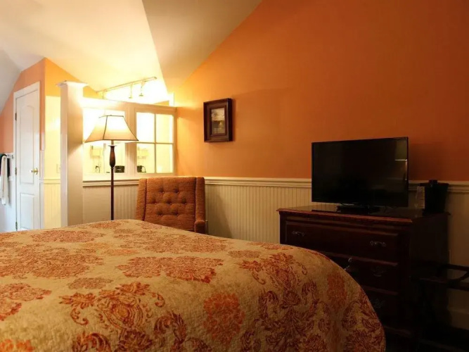 County Clare Irish Hotel & Pub