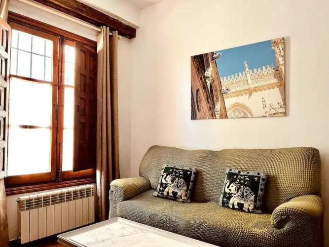 Charming, spacious Albayzin apartment