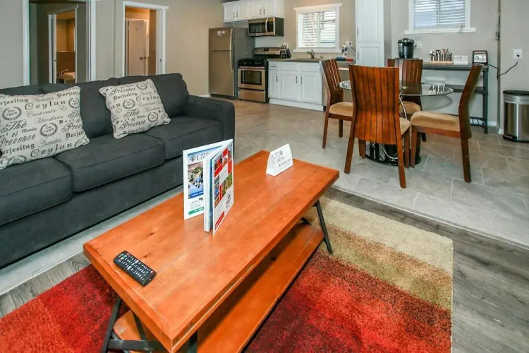 Cozy Bear Lodge C