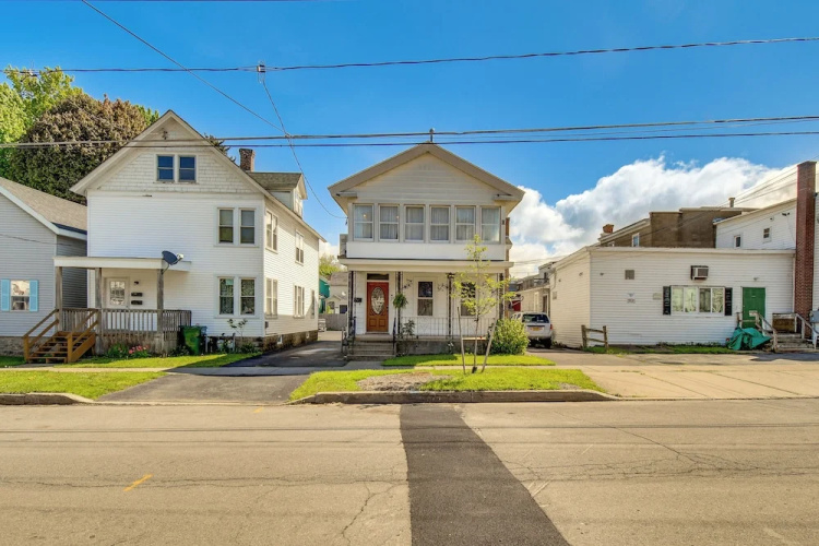 Walk To Lake Ontario & Parks! Lovely Apartment - Oswego, NY
