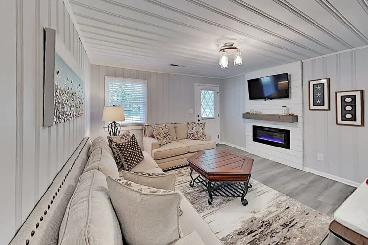 627pined 4 Bedroom Home