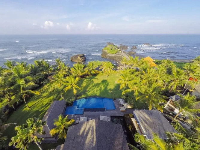 5 Bedrooms Villa