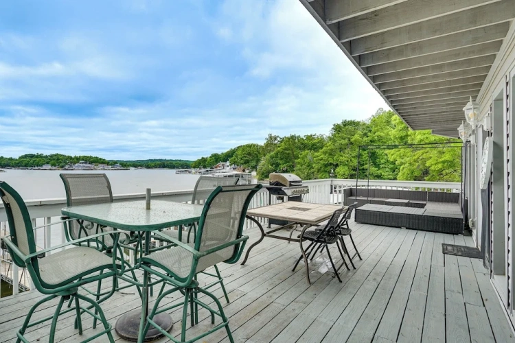 4 Bedrooms Cottage with balcony