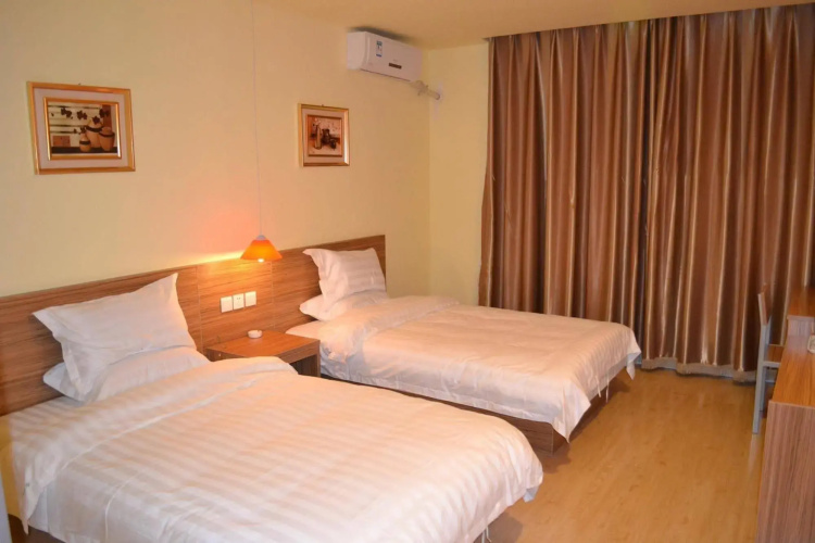 Qingdao 678 Hotel