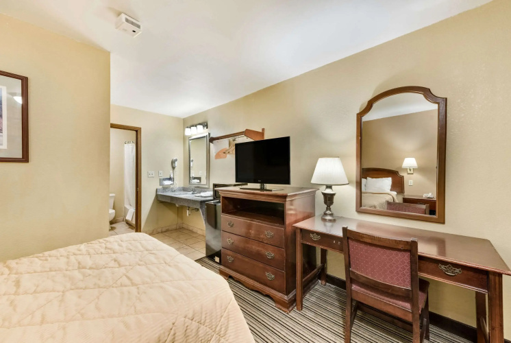 Rodeway Inn Columbus West