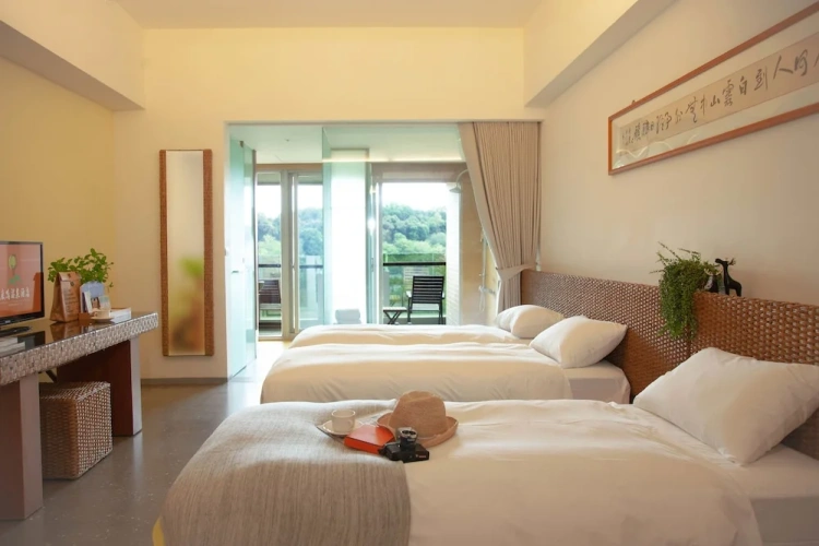 Standard Triple room with balcony