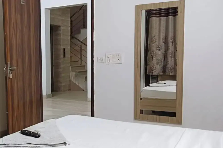 FabHotel Starr Residency