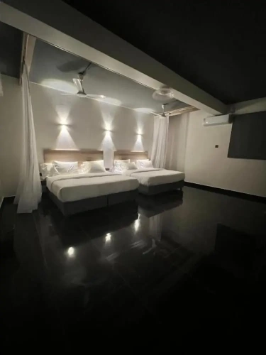 Deluxe Quadruple room with city view