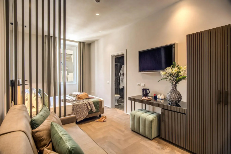 Hotel 77 Seventy-Seven