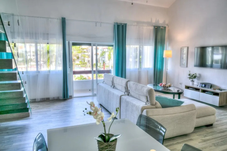 Chic Beach Apartment for Couples S-H203