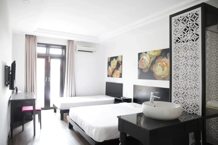 Deluxe Triple room with balcony