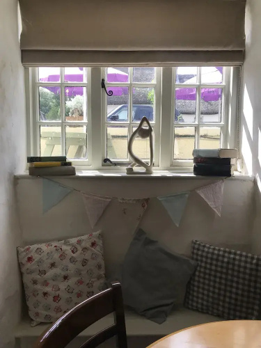 Drewe Arms Bunk Rooms & Church Cottage