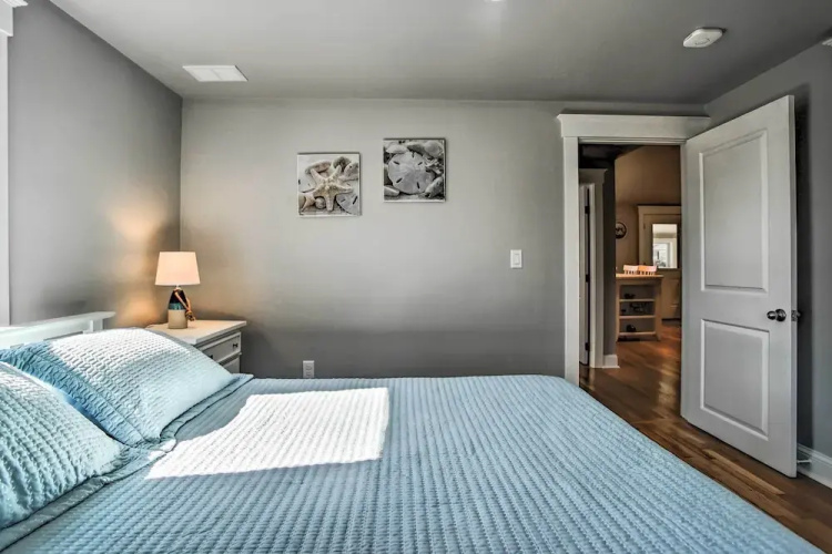 Walk to Shore: Updated Buzzards Bay Cottage!