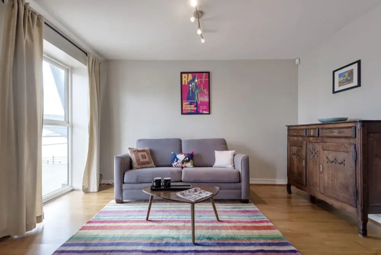 Panoramic Docklands Home
