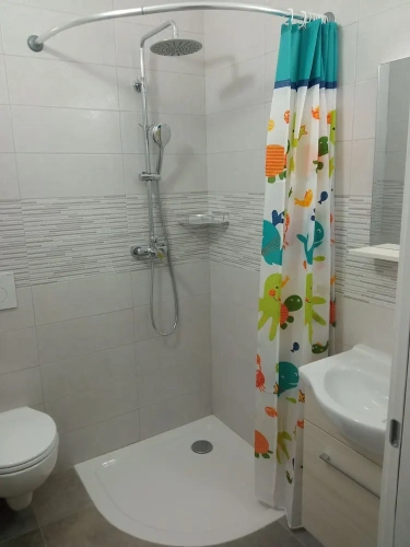 2 Bedrooms Standard Family room with lake view