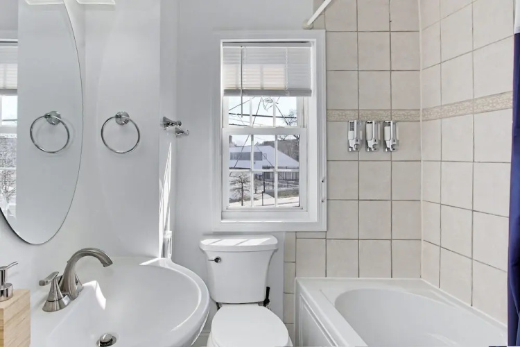 Beautiful 3br/2ba Colonial House | CozySuites