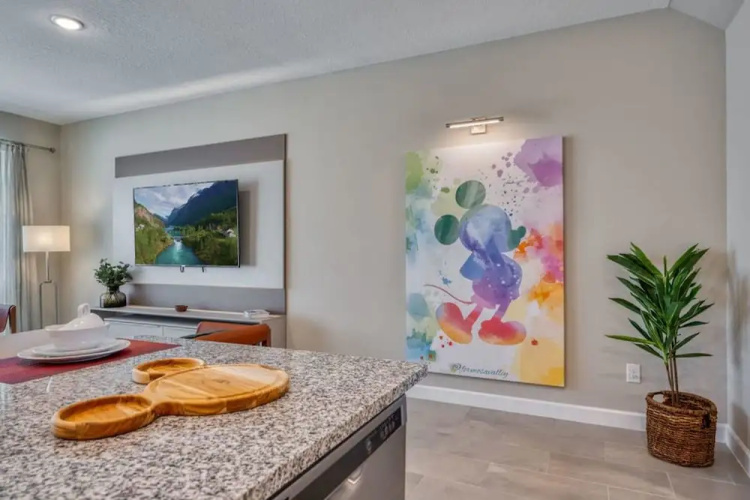 Affordable Luxury Home for 8 Guests Close to Parks