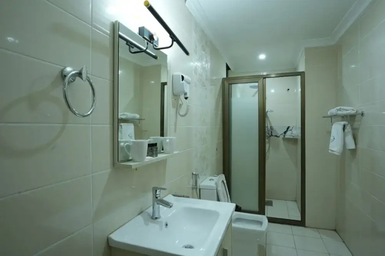 LA Hotel and SPA