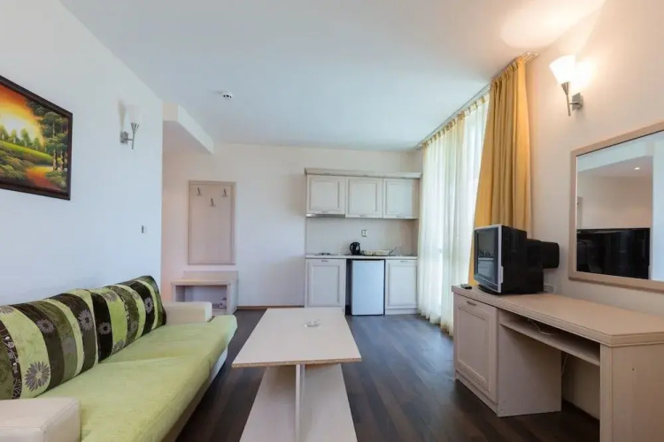One Bedroom Apartment with Balcony in Avalon Complex