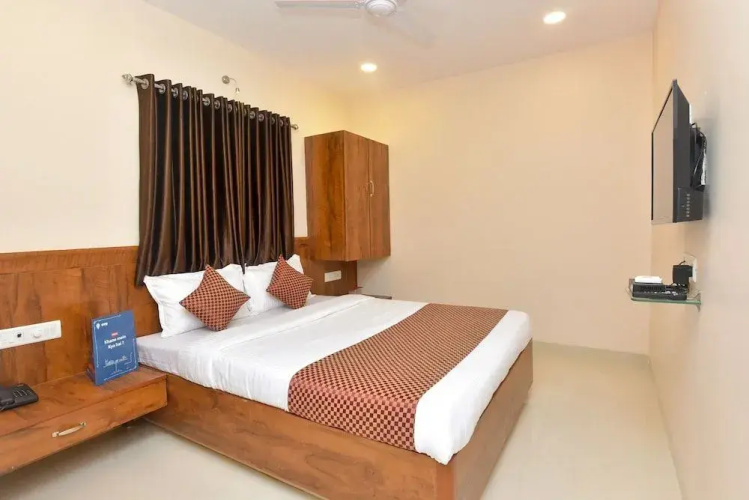 OYO 8757 Prakash Inn