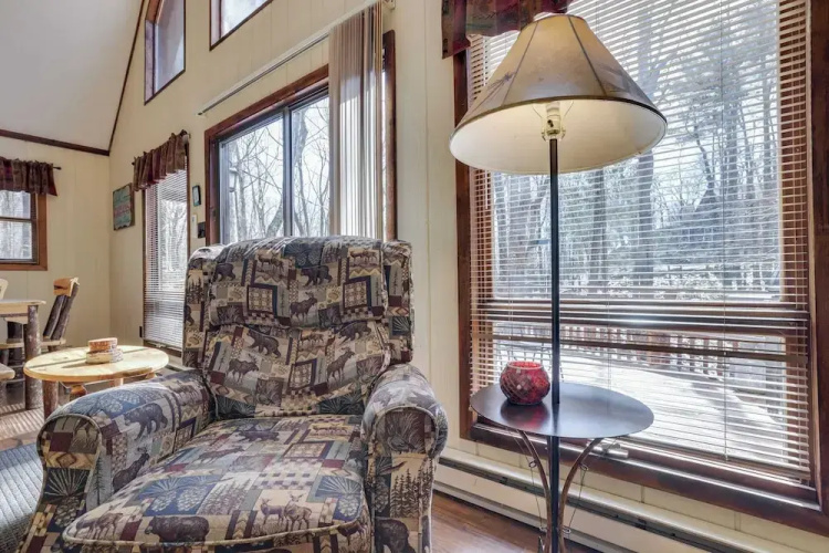 Hot Tub + Sauna + Deck + Firepit + Beach Access + Near Dining Grateful Escape by Avantstay