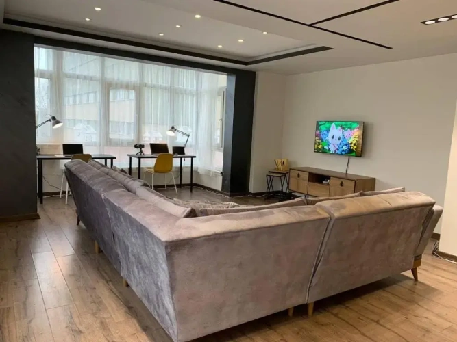 3 Bedrooms Apartment