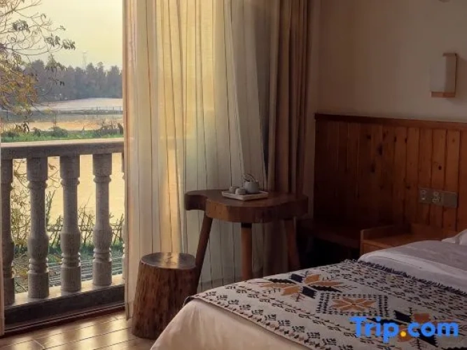 Standard Double room with river view