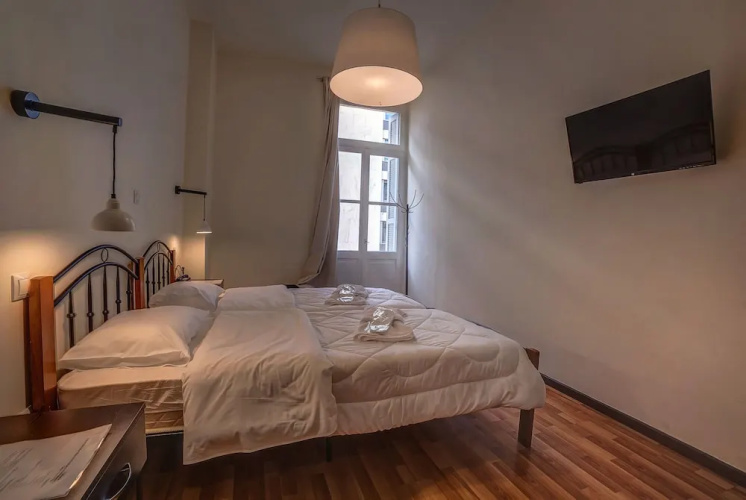 Athinas Street Inn