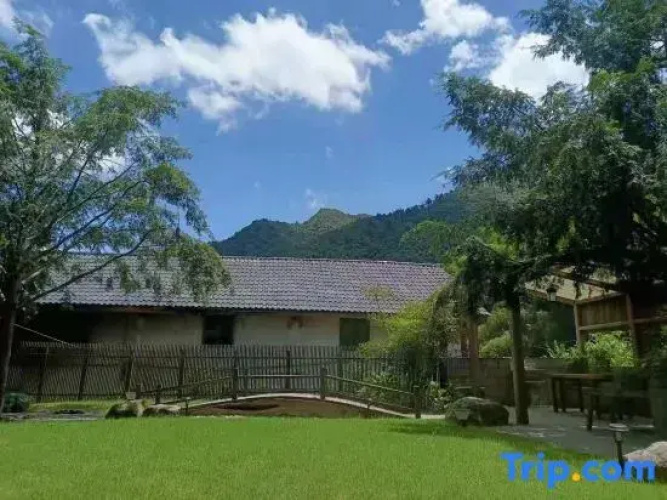 Daijiashan No.8 Hostel