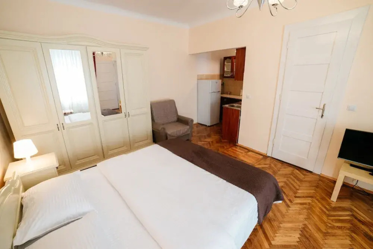 Mathe Apartments 2