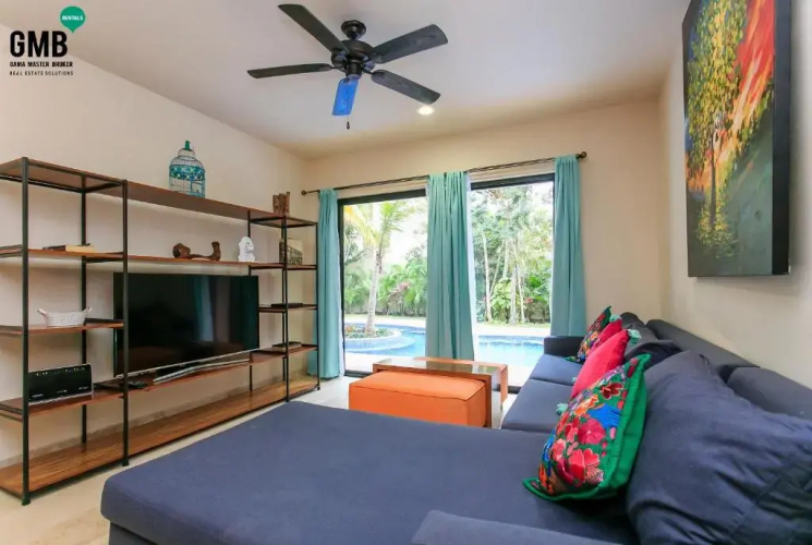 Swim Up Apartment P003