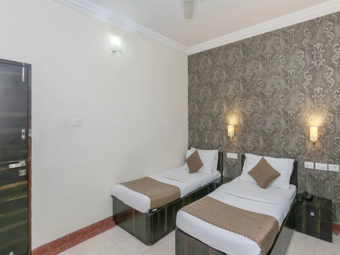 Fabhotel Heritage Palace