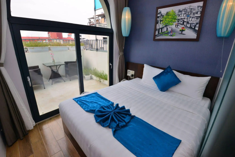 Bella Premier Hotel & Rooftop Skybar
