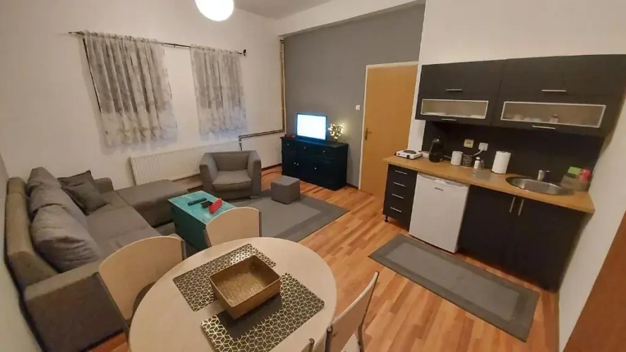 2 Bedrooms Apartment