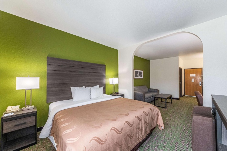 1 Bedroom Suite