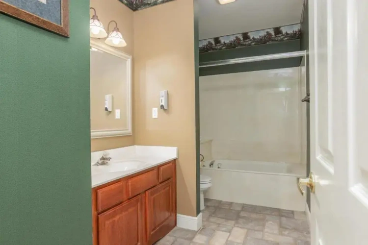2 Bedrooms Apartment
