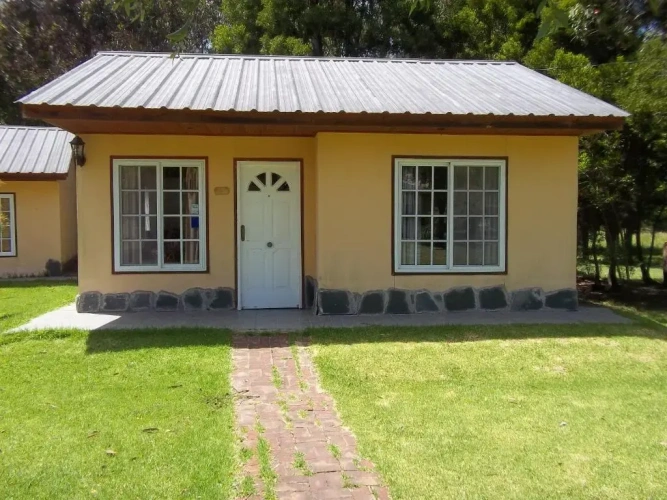 2 Bedrooms Bungalow