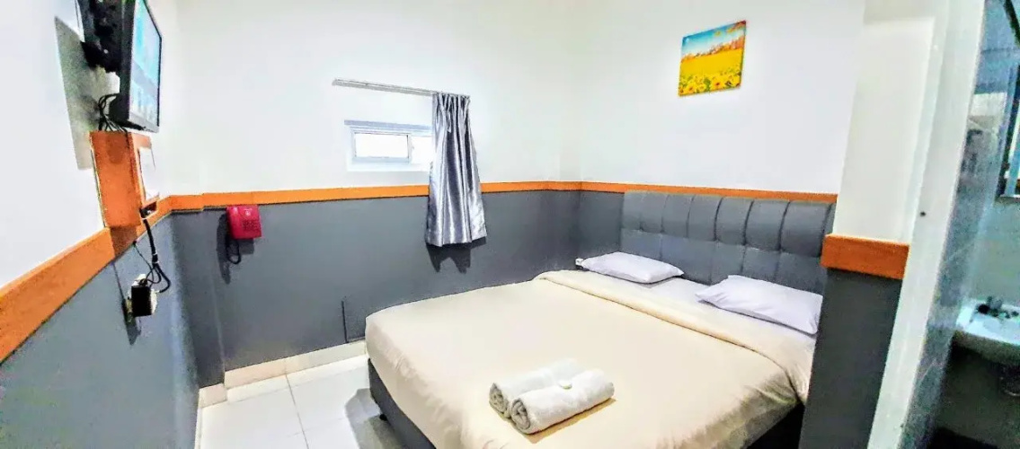 B Shaw Hotel