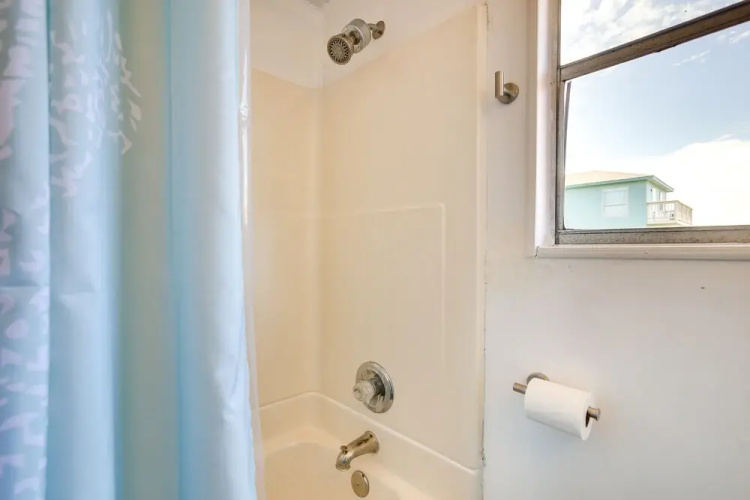 Bright Surfside Beach Home w/ Deck, Walk to Beach!