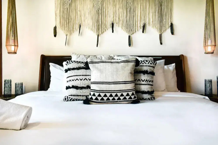 Because Location Really is Everything Gorgeous Penthouse With Fast Beach Access and Free Shuttle to the Beach Club