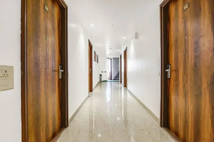 Fabhotel Prime Kaki