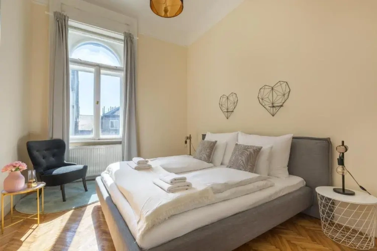 2 Bedrooms Apartment