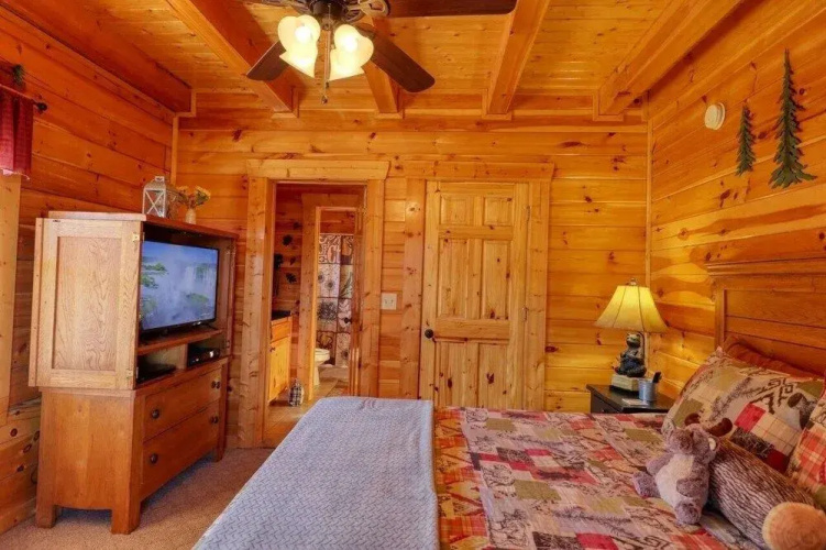 A Stone's Throw 2 Bedroom Cabin by RedAwning