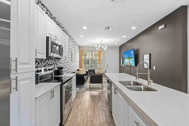 Super Epic- Sleeps 32 TWO Separate Townhomes