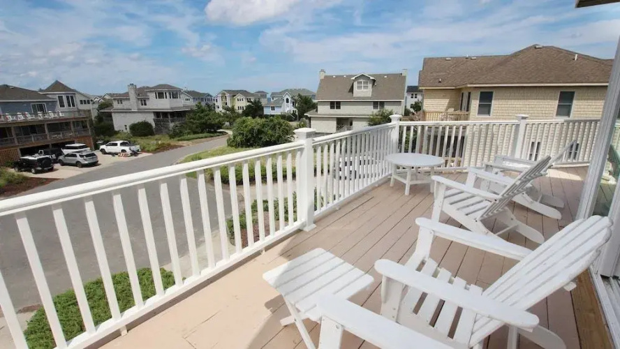 It's All Good - 5 Br home by RedAwning