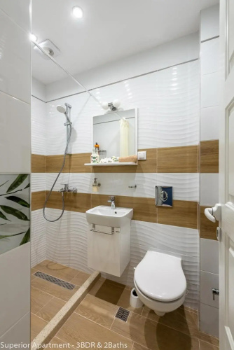 LUXURY & UNIQUE - TOP CENTER Apt. - 3BDR & 2 Baths